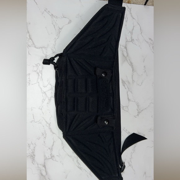 MENS Blackhawk Nylon Concealed Firearm Fanny Pack Holster - Picture 7 of 8